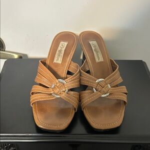 Brighton shoes , open , they are used . Cute design . 71/2 m